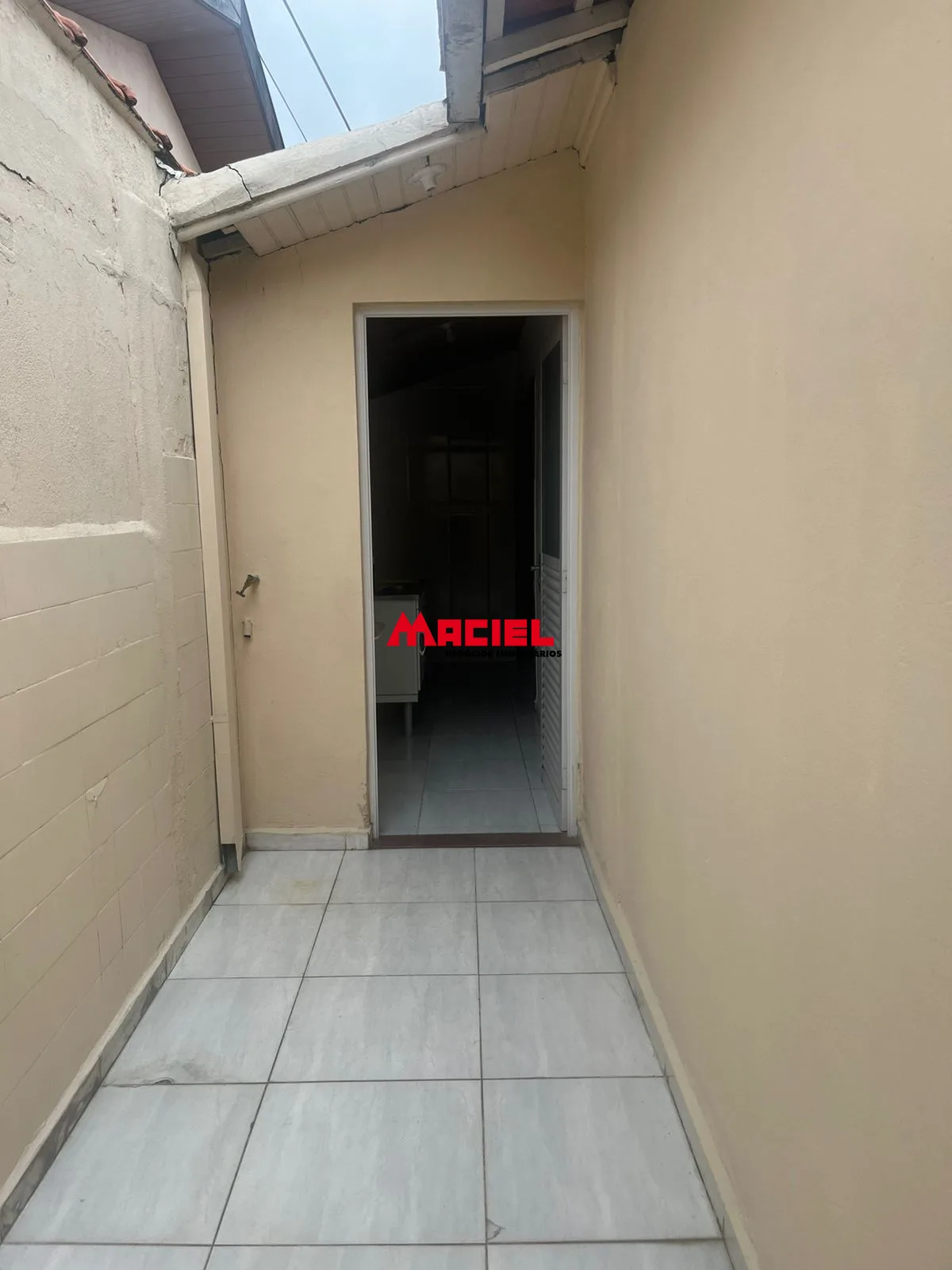 Alugar Casa / Padr&atilde;o em S&atilde;o Jos&eacute; dos Campos R$ 3.000,00 - Foto 1