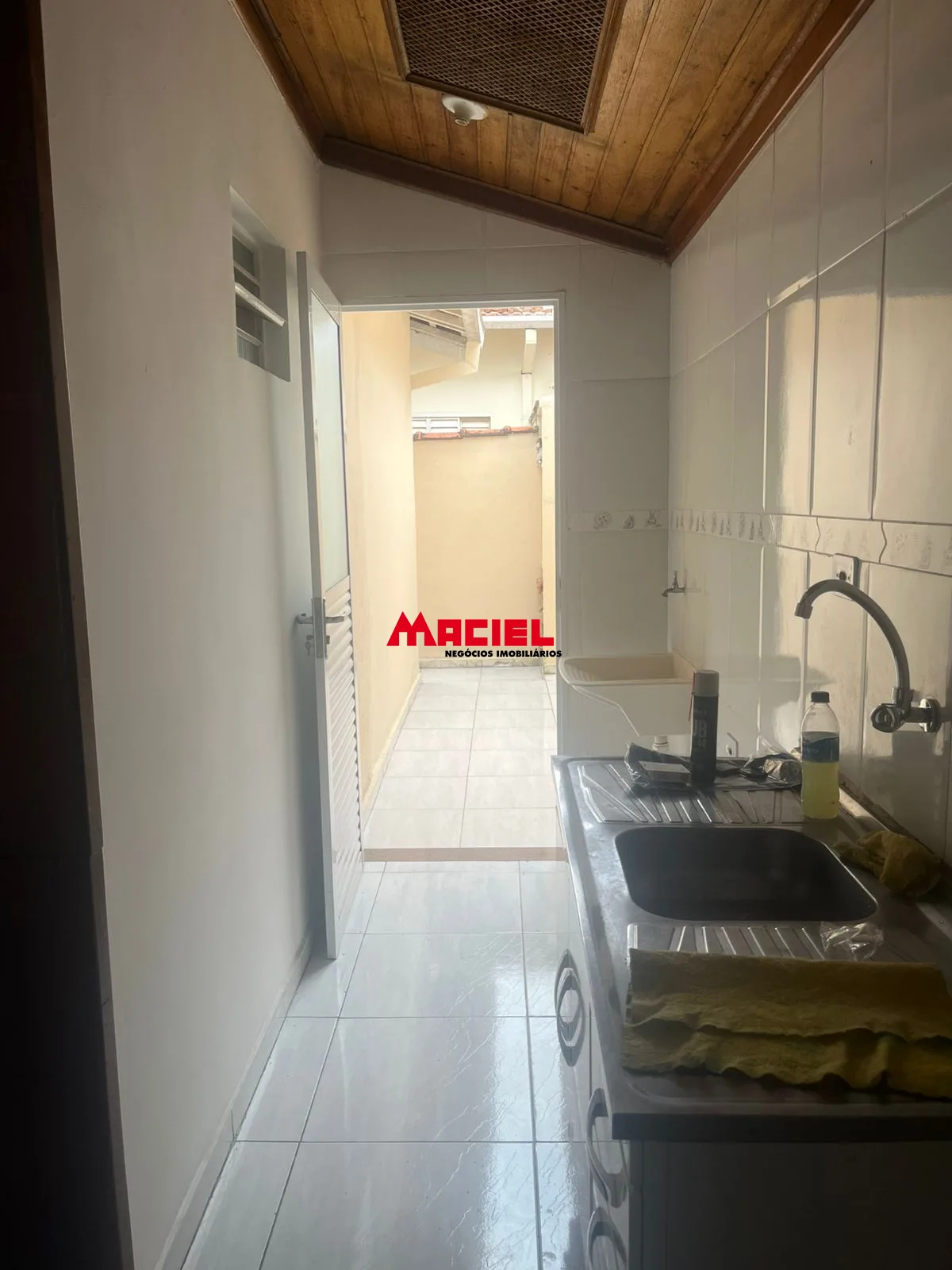 Alugar Casa / Padr&atilde;o em S&atilde;o Jos&eacute; dos Campos R$ 3.000,00 - Foto 2