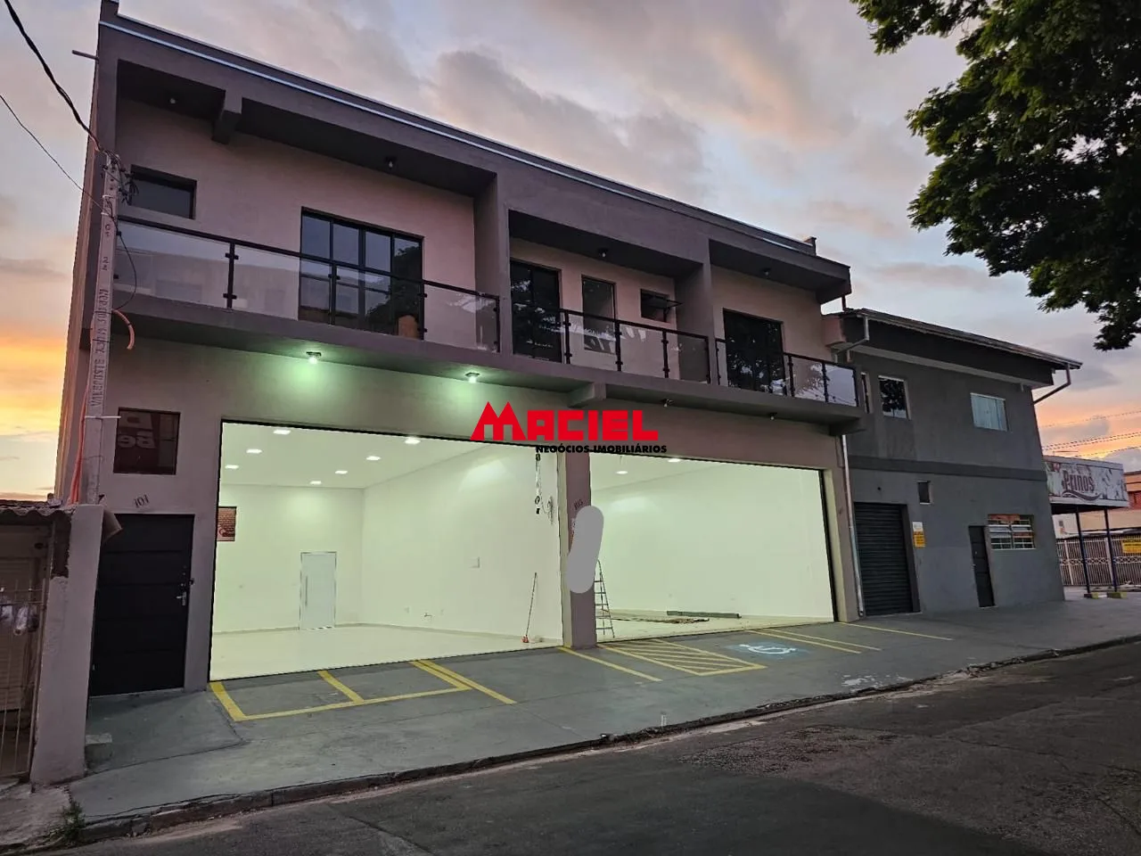 Alugar Comercial / Ponto Comercial em S&atilde;o Jos&eacute; dos Campos R$ 4.000,00 - Foto 1