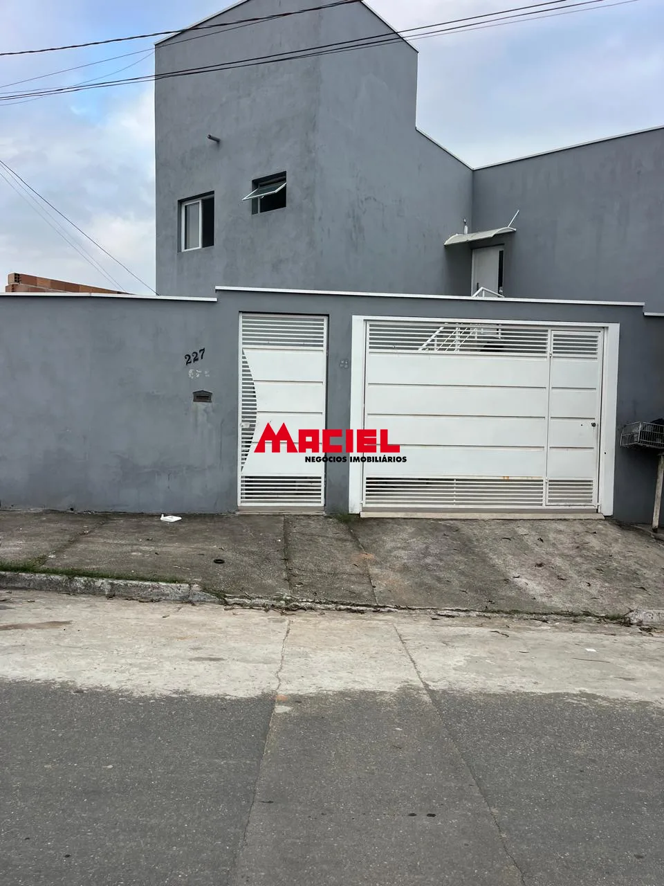 Alugar Casa / Padr&atilde;o em S&atilde;o Jos&eacute; dos Campos R$ 2.000,00 - Foto 1
