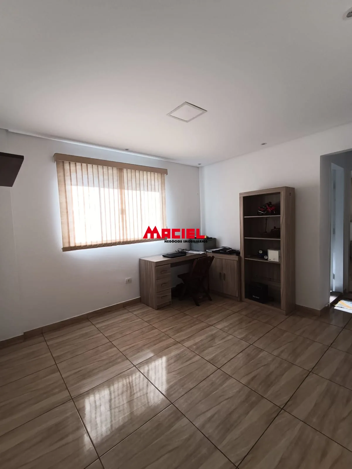 Alugar Casa / Sobrado em S&atilde;o Jos&eacute; dos Campos R$ 2.700,00 - Foto 2