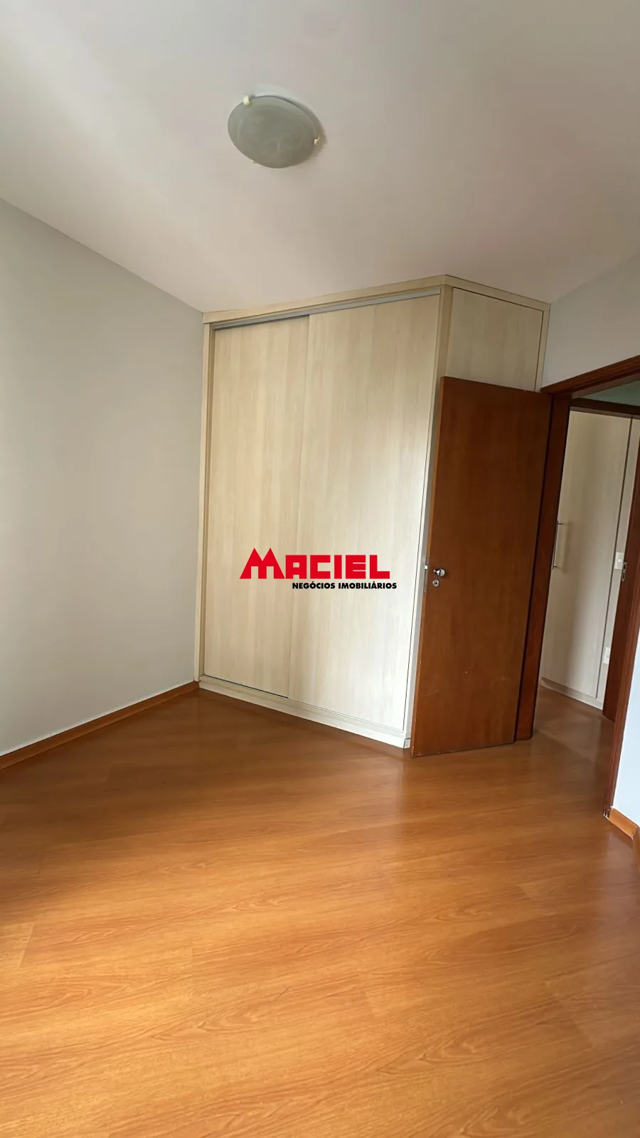 Alugar Apartamento / Padr&atilde;o em S&atilde;o Jos&eacute; dos Campos R$ 3.300,00 - Foto 7