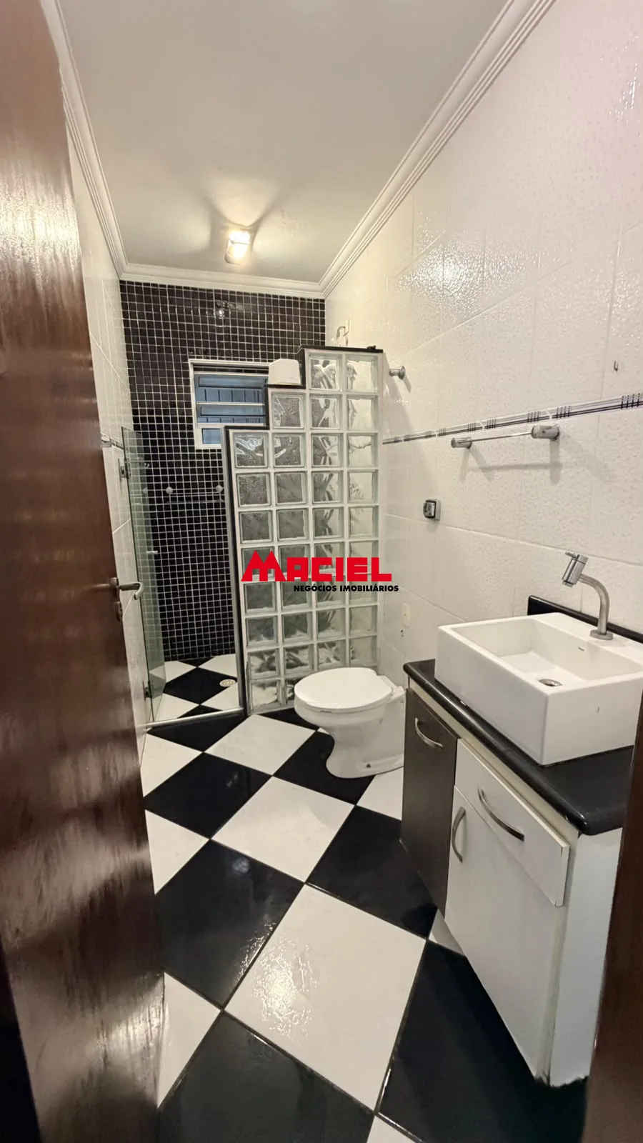 Alugar Casa / Padr&atilde;o em S&atilde;o Jos&eacute; dos Campos R$ 3.200,00 - Foto 2