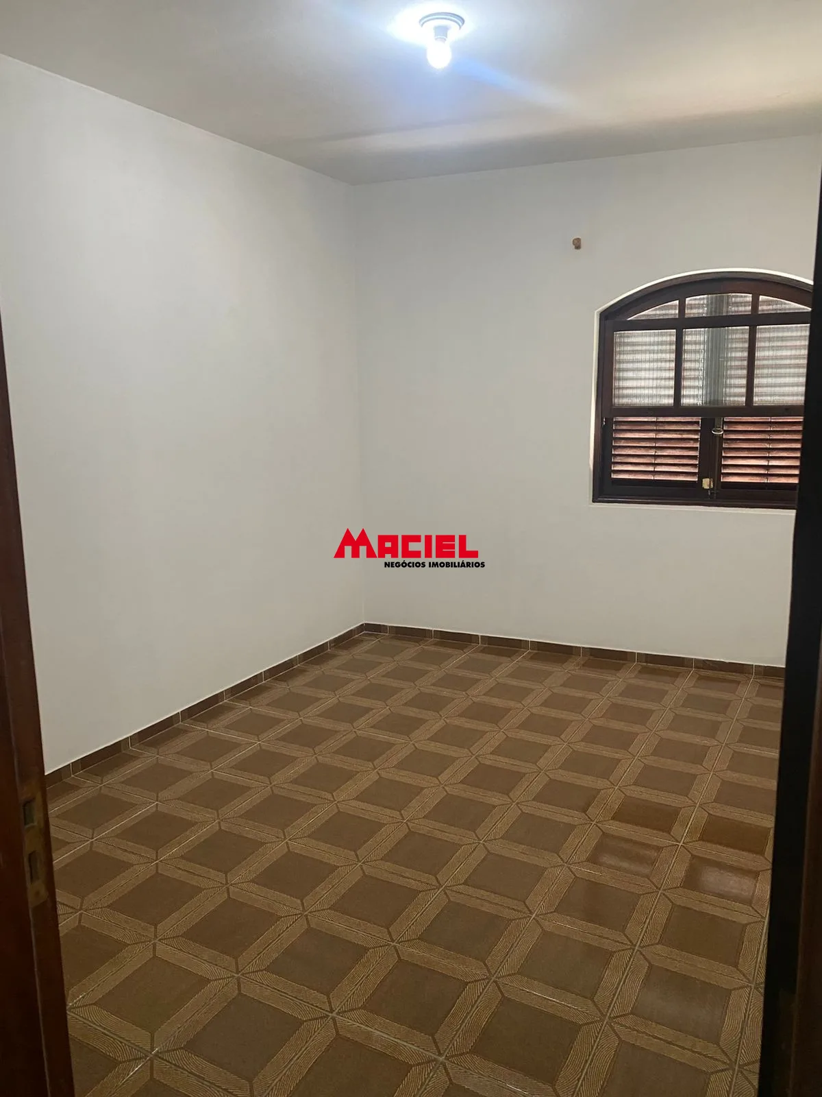 Alugar Casa / Sobrado em S&atilde;o Jos&eacute; dos Campos R$ 3.100,00 - Foto 14