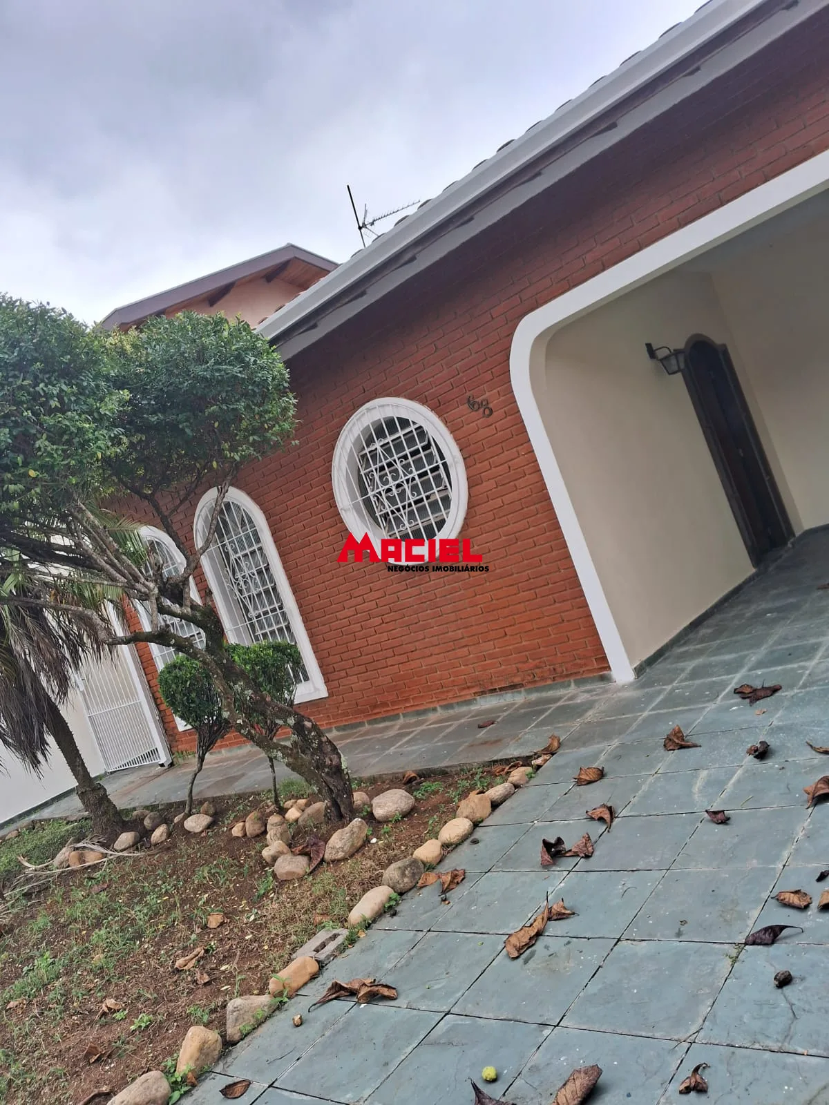 Alugar Casa / Padr&atilde;o em S&atilde;o Jos&eacute; dos Campos R$ 3.300,00 - Foto 2
