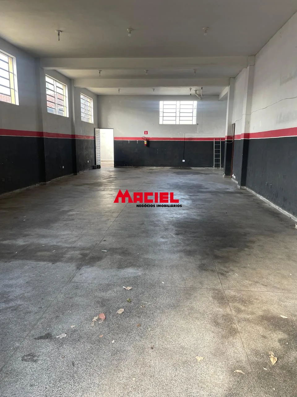 Alugar Comercial / Ponto Comercial em S&atilde;o Jos&eacute; dos Campos R$ 4.000,00 - Foto 1
