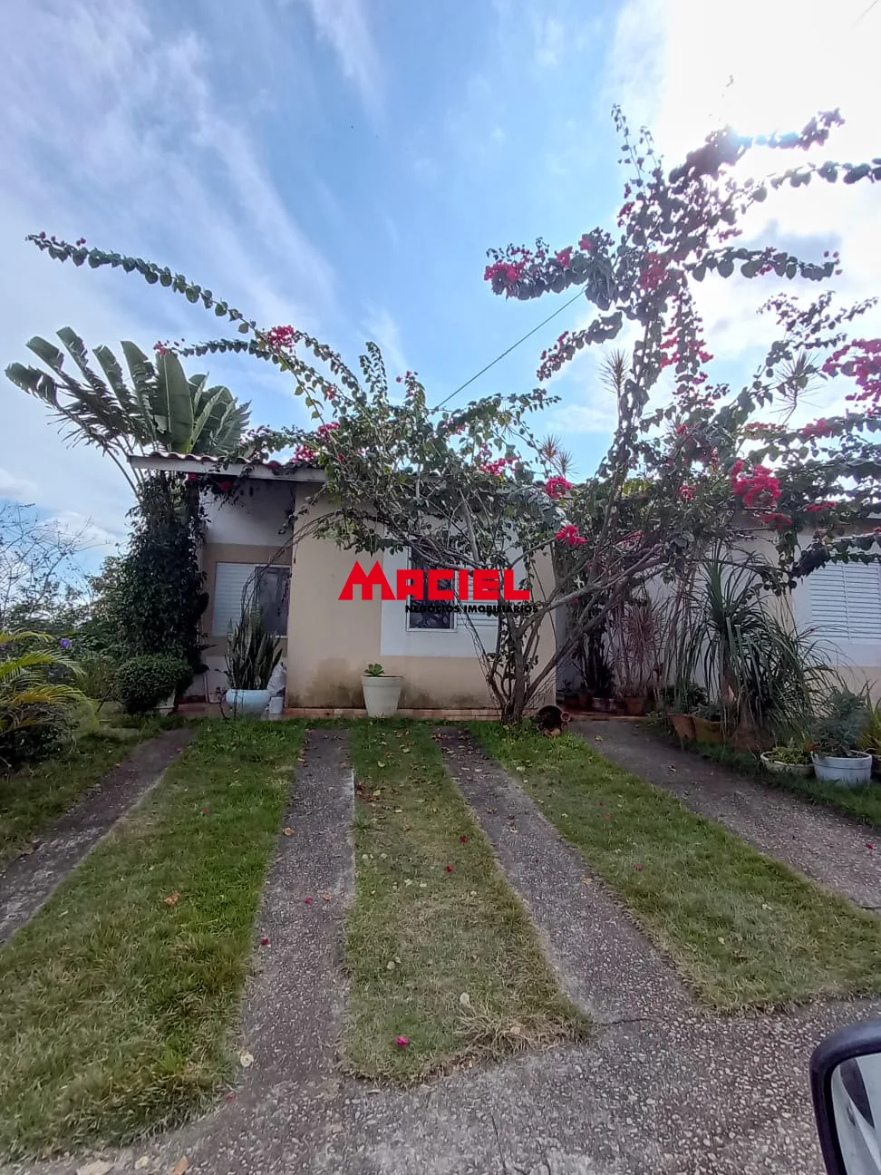 Alugar Casa / Condom&iacute;nio em S&atilde;o Jos&eacute; dos Campos R$ 2.800,00 - Foto 1