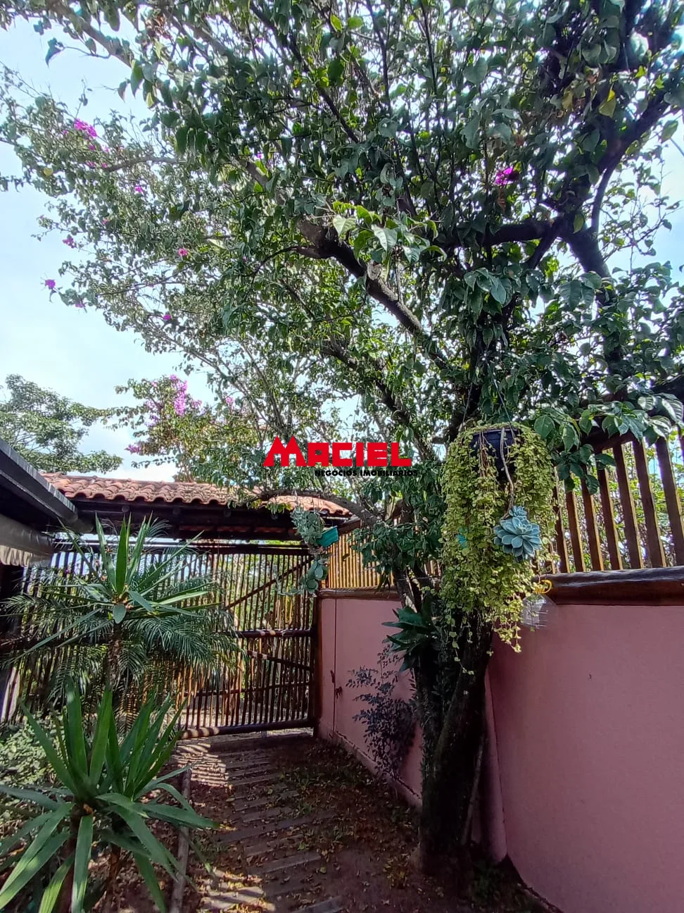 Alugar Casa / Condom&iacute;nio em S&atilde;o Jos&eacute; dos Campos R$ 2.800,00 - Foto 18
