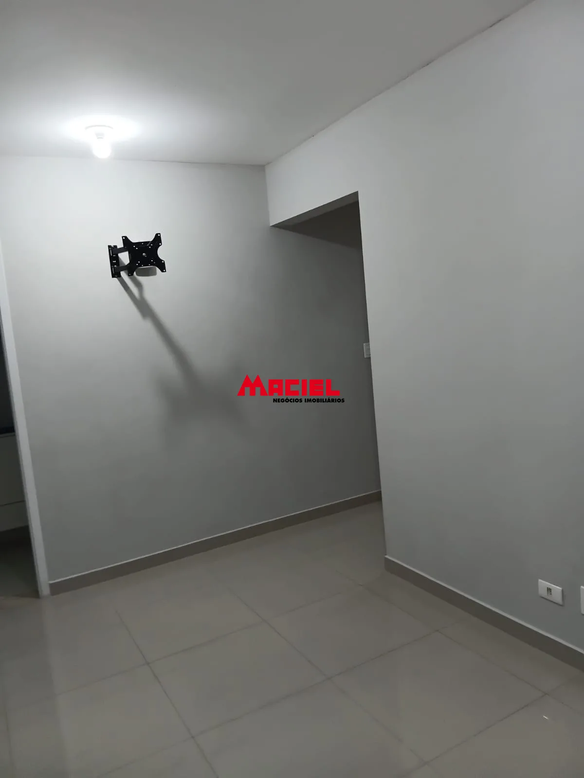 Alugar Casa / Padr&atilde;o em S&atilde;o Jos&eacute; dos Campos R$ 2.000,00 - Foto 1