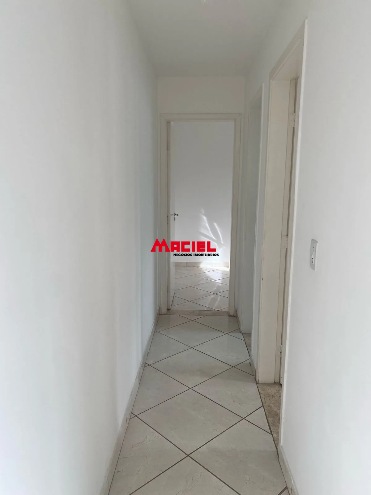 Alugar Apartamento / Padr&atilde;o em S&atilde;o Jos&eacute; dos Campos R$ 2.200,00 - Foto 3