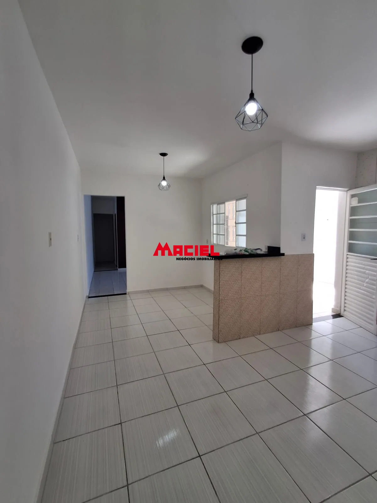 Alugar Casa / Padr&atilde;o em S&atilde;o Jos&eacute; dos Campos R$ 1.500,00 - Foto 1