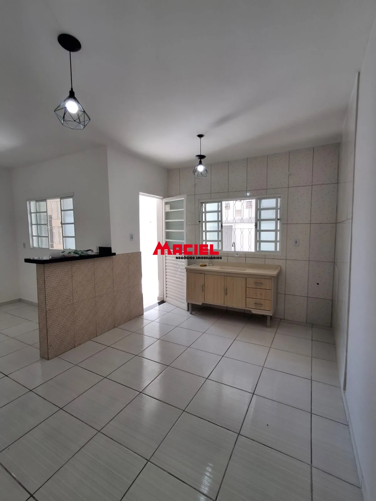 Alugar Casa / Padr&atilde;o em S&atilde;o Jos&eacute; dos Campos R$ 1.500,00 - Foto 2