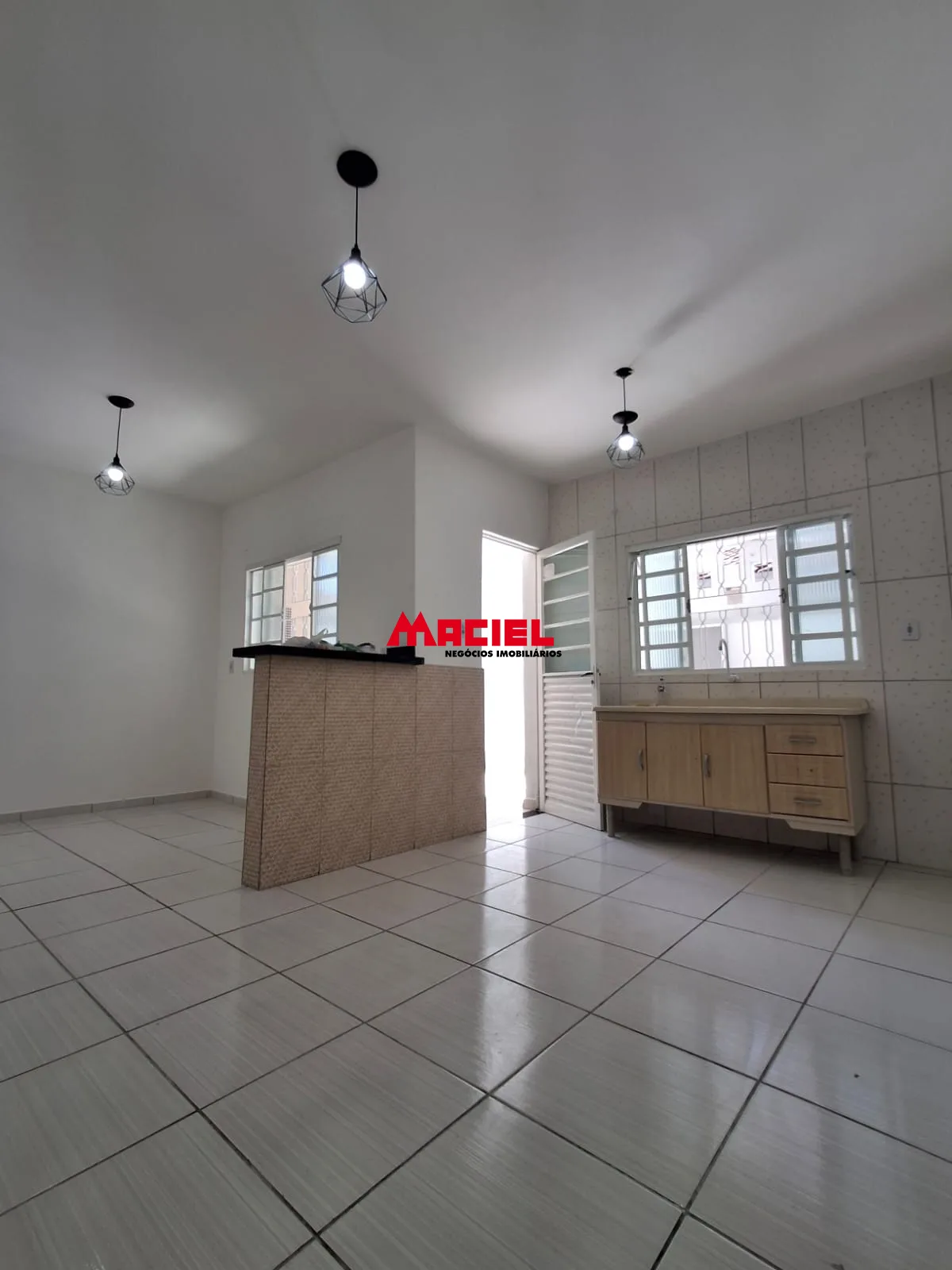 Alugar Casa / Padr&atilde;o em S&atilde;o Jos&eacute; dos Campos R$ 1.500,00 - Foto 3