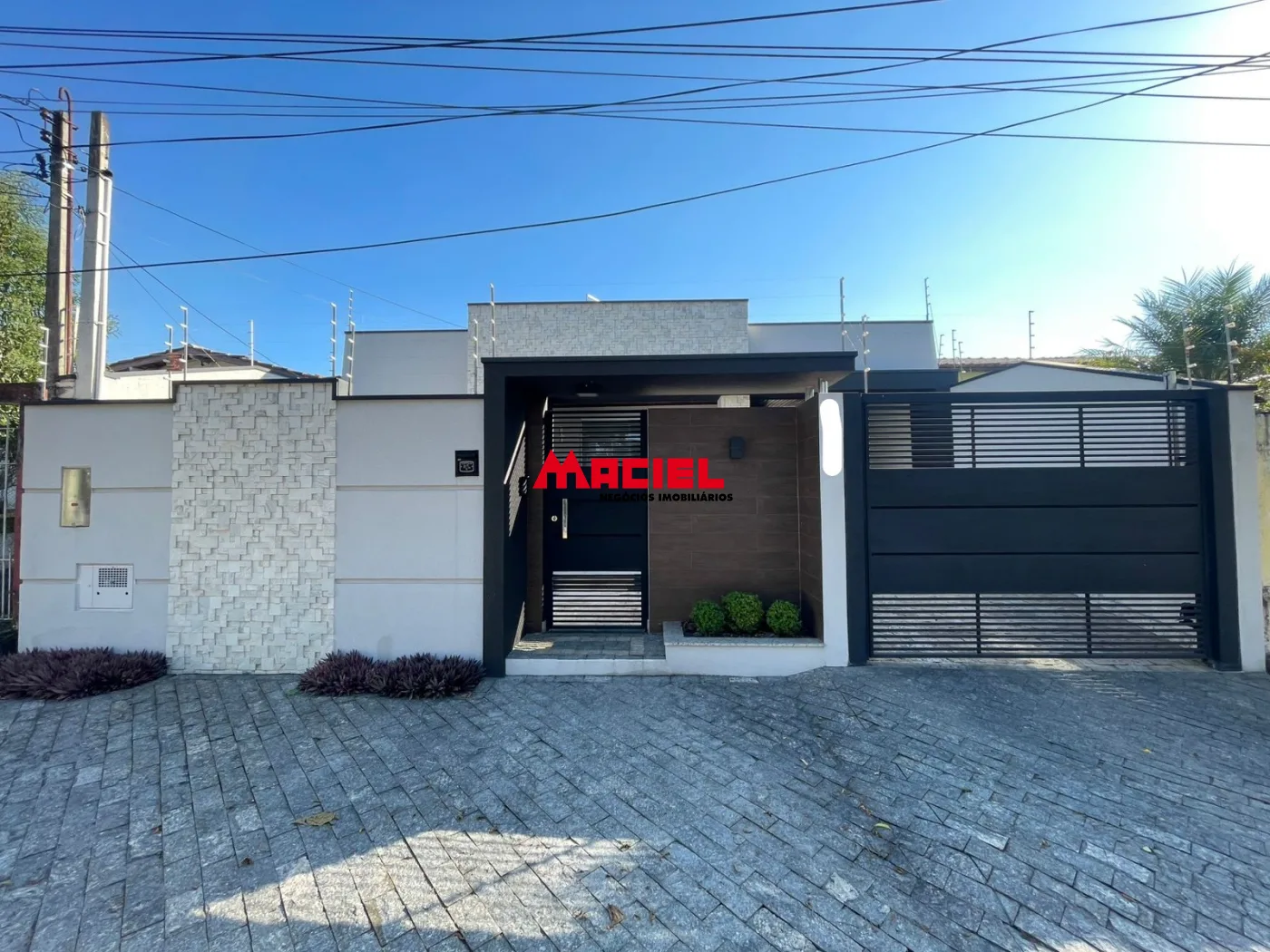 Alugar Casa / Padr&atilde;o em S&atilde;o Jos&eacute; dos Campos R$ 4.700,00 - Foto 1