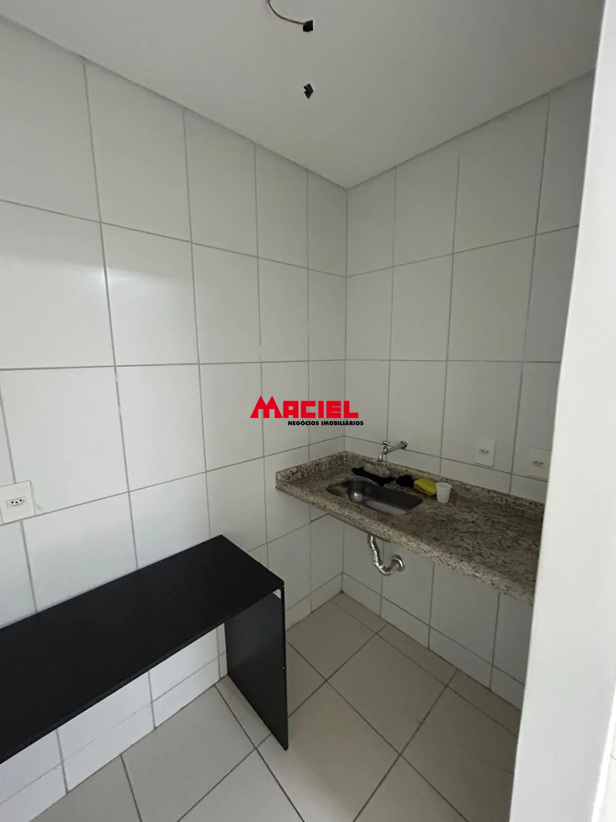 Comprar Comercial / Sal&atilde;o em Condom&iacute;nio em S&atilde;o Jos&eacute; dos Campos R$ 360.000,00 - Foto 2