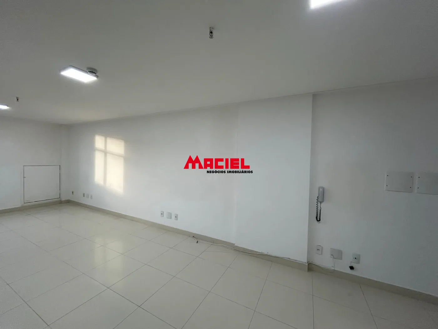 Comprar Comercial / Sal&atilde;o em Condom&iacute;nio em S&atilde;o Jos&eacute; dos Campos R$ 360.000,00 - Foto 3