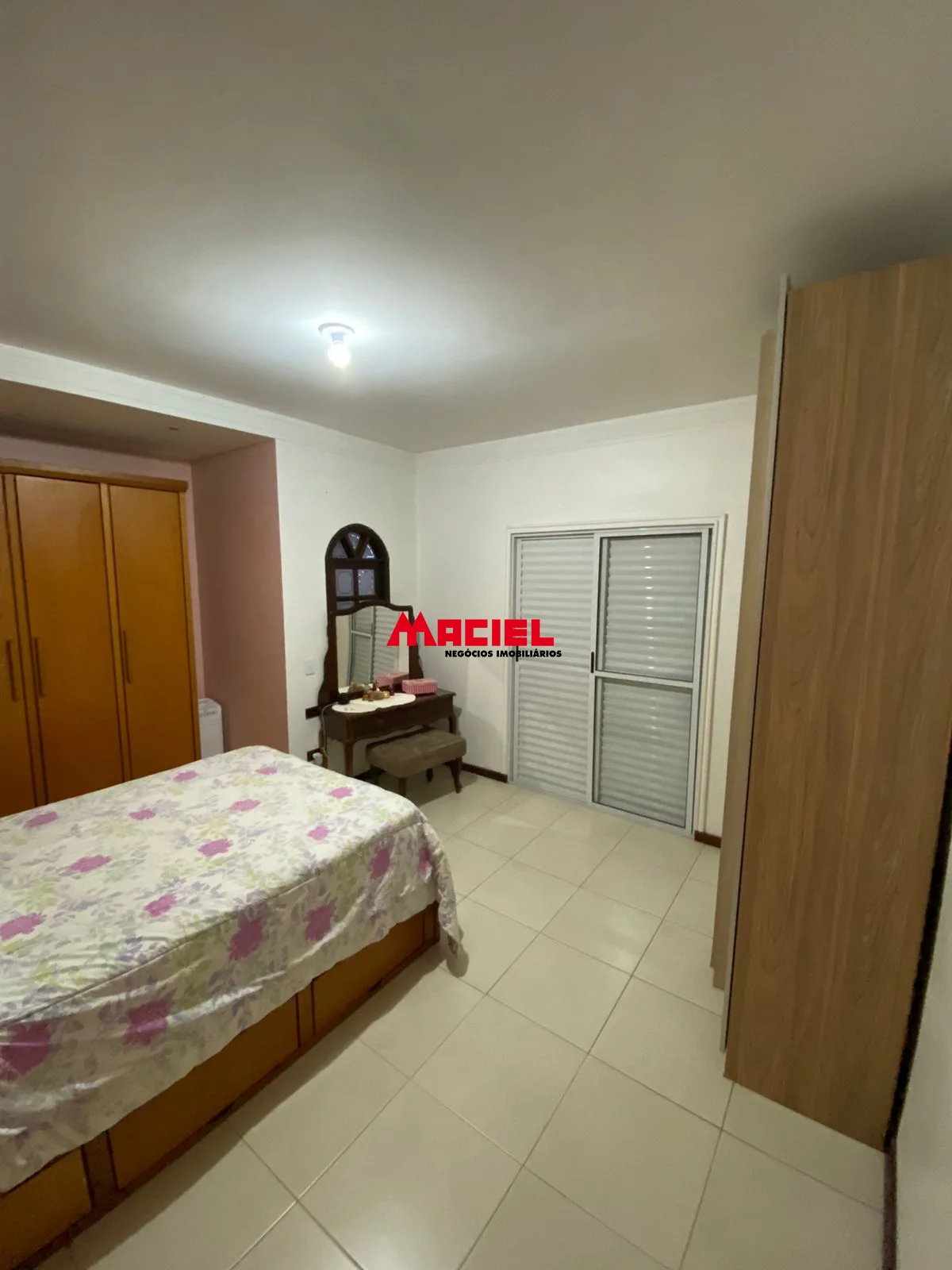 Alugar Casa / Sobrado em S&atilde;o Jos&eacute; dos Campos R$ 3.300,00 - Foto 10