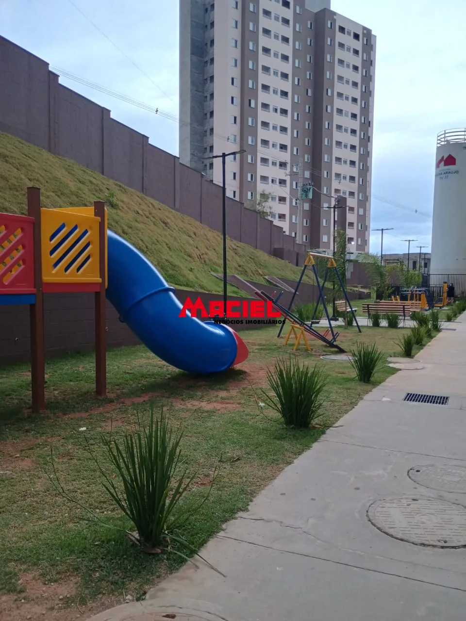 Alugar Apartamento / Padr&atilde;o em S&atilde;o Jos&eacute; dos Campos R$ 1.350,00 - Foto 3