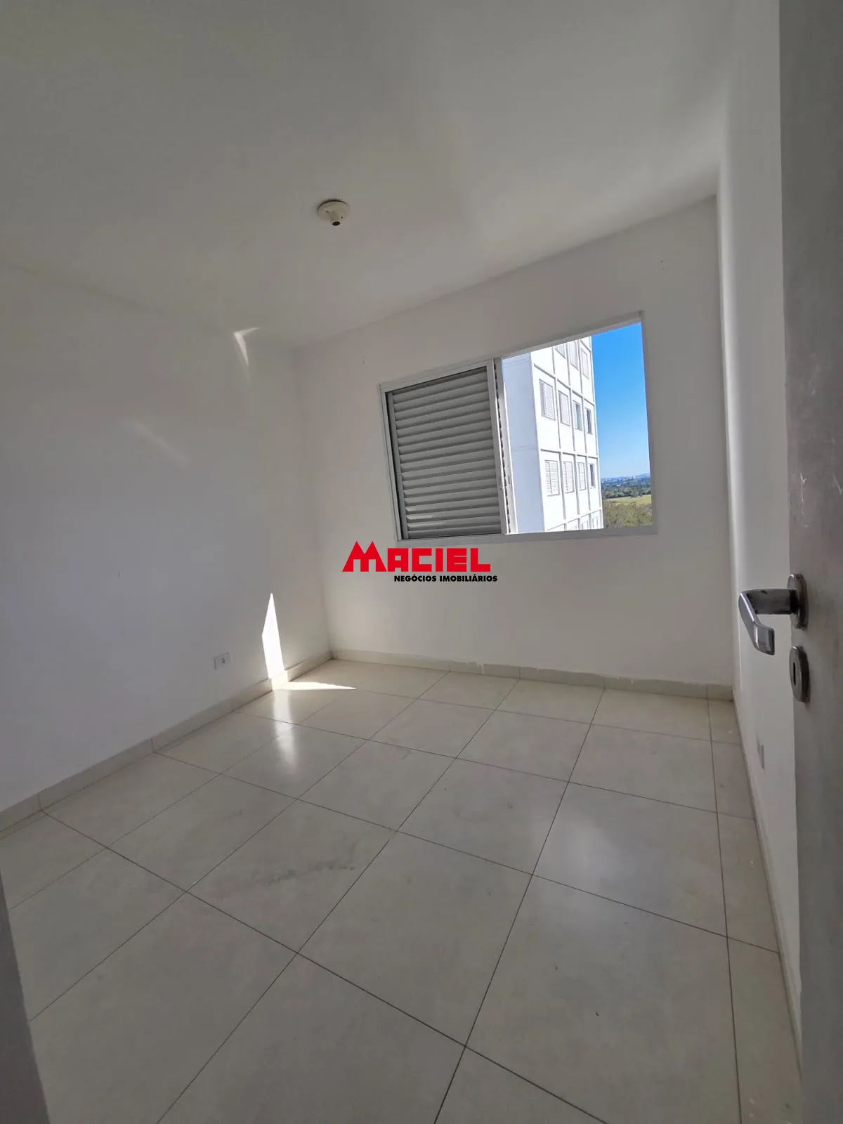 Alugar Apartamento / Padr&atilde;o em S&atilde;o Jos&eacute; dos Campos R$ 1.500,00 - Foto 2