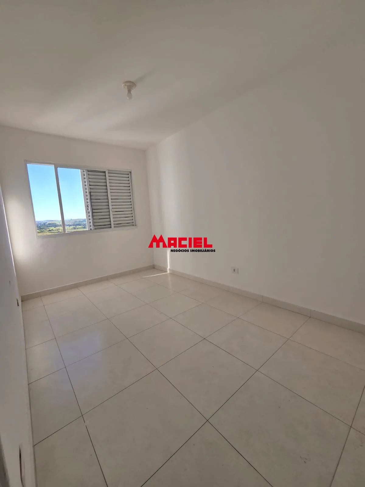 Alugar Apartamento / Padr&atilde;o em S&atilde;o Jos&eacute; dos Campos R$ 1.500,00 - Foto 3