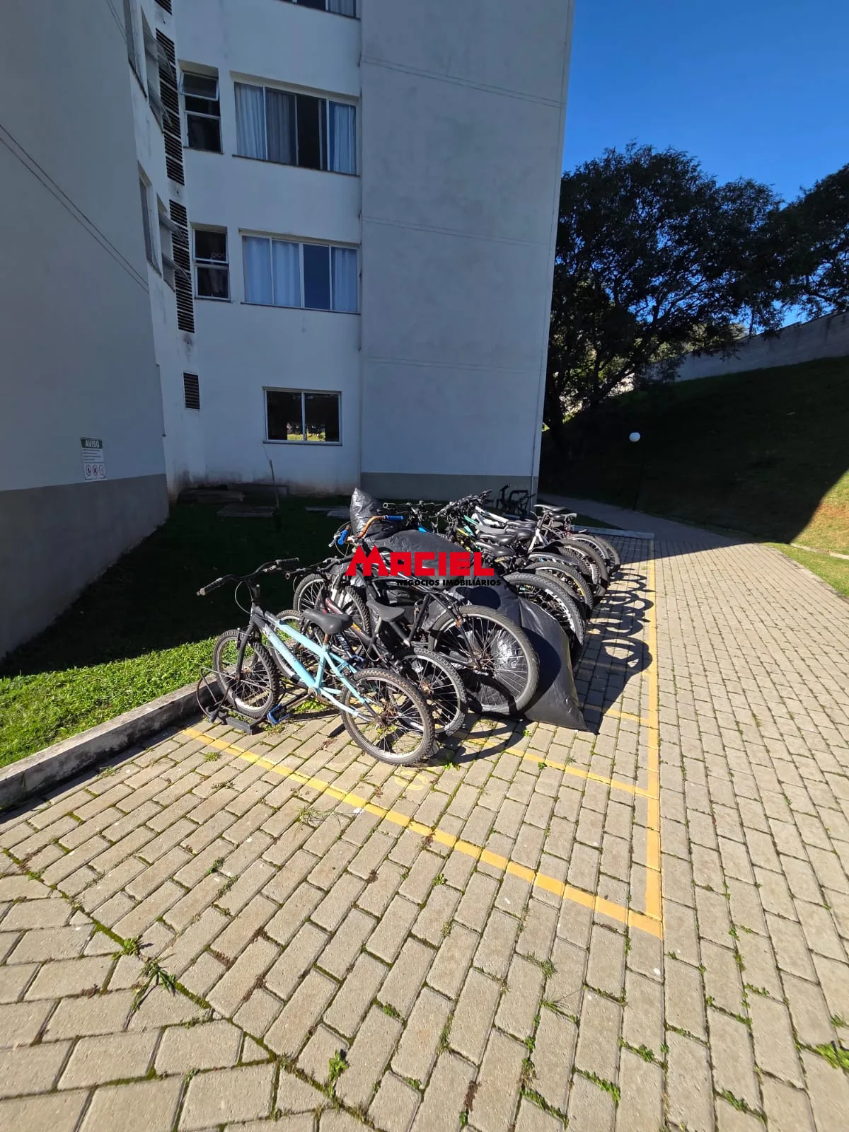 Alugar Apartamento / Padr&atilde;o em S&atilde;o Jos&eacute; dos Campos R$ 1.500,00 - Foto 16