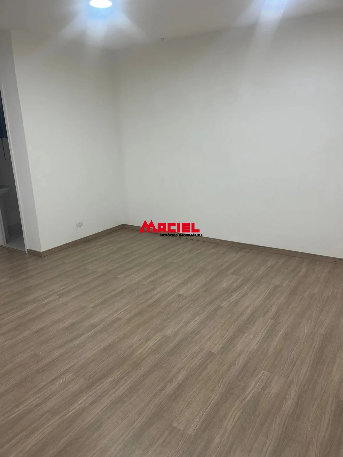 Alugar Comercial / Sala em S&atilde;o Jos&eacute; dos Campos R$ 1.200,00 - Foto 4