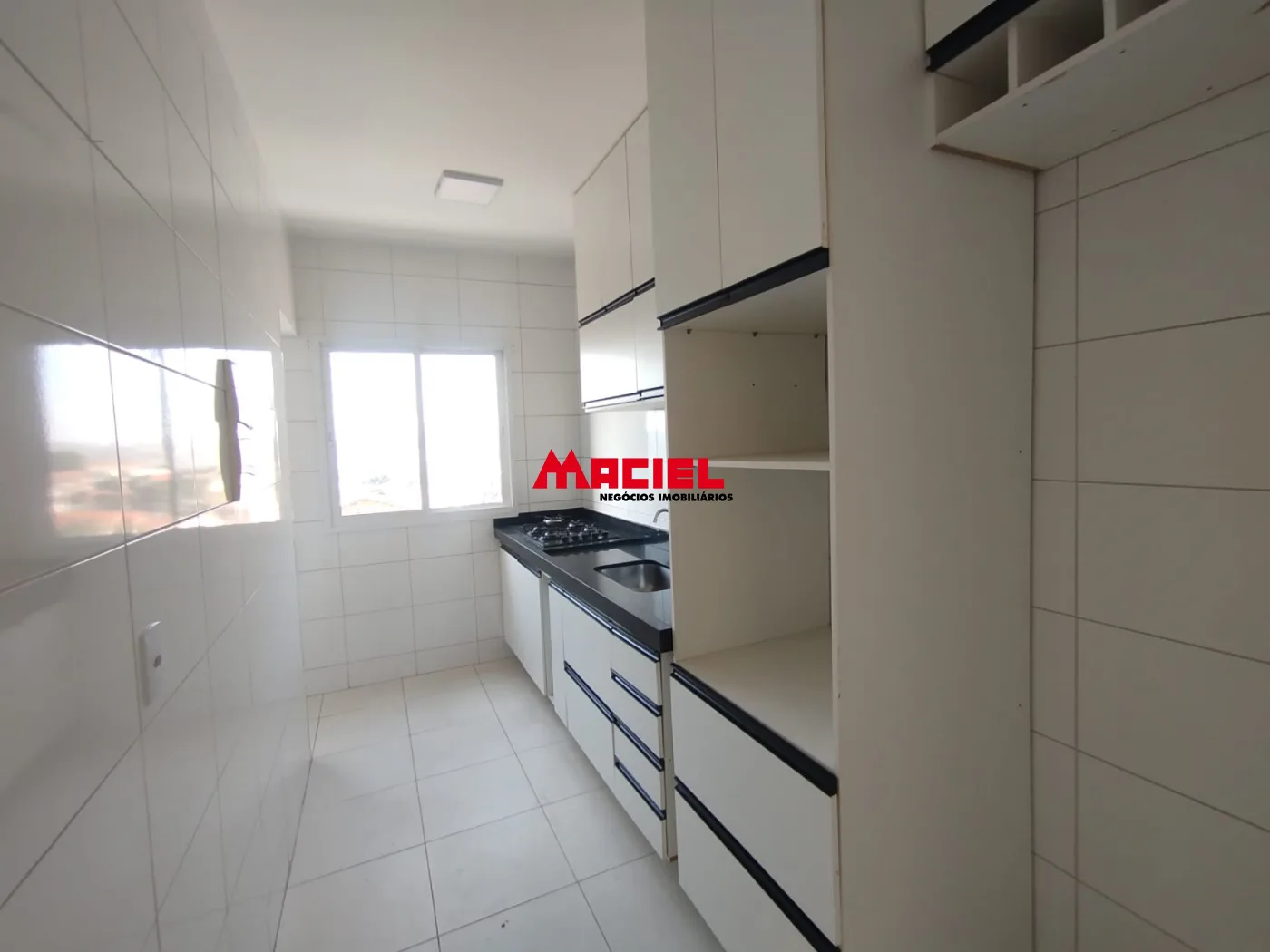 Alugar Apartamento / Padr&atilde;o em S&atilde;o Jos&eacute; dos Campos R$ 2.200,00 - Foto 2