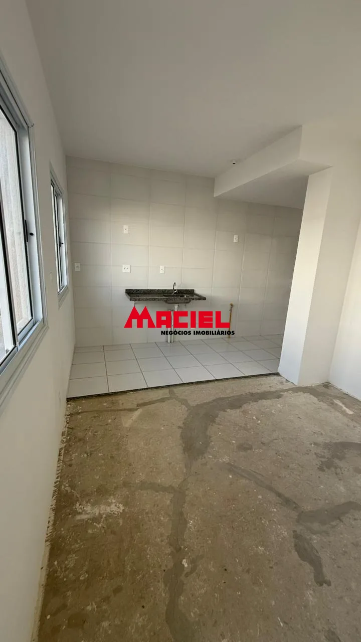 Alugar Casa / Condom&iacute;nio em S&atilde;o Jos&eacute; dos Campos R$ 1.700,00 - Foto 4