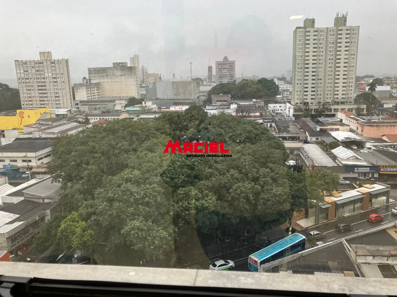 Alugar Comercial / Sala em S&atilde;o Jos&eacute; dos Campos R$ 1.700,00 - Foto 3