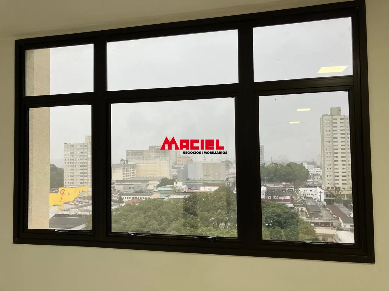 Alugar Comercial / Sala em S&atilde;o Jos&eacute; dos Campos R$ 1.700,00 - Foto 4