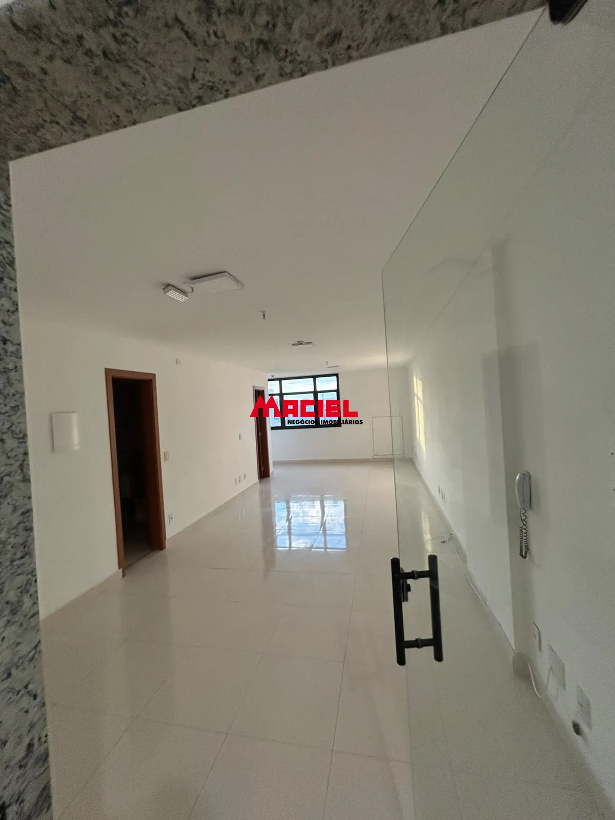 Alugar Comercial / Sala em S&atilde;o Jos&eacute; dos Campos R$ 1.700,00 - Foto 7