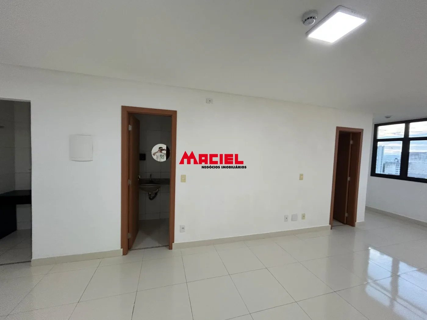 Alugar Comercial / Sala em S&atilde;o Jos&eacute; dos Campos R$ 1.700,00 - Foto 10