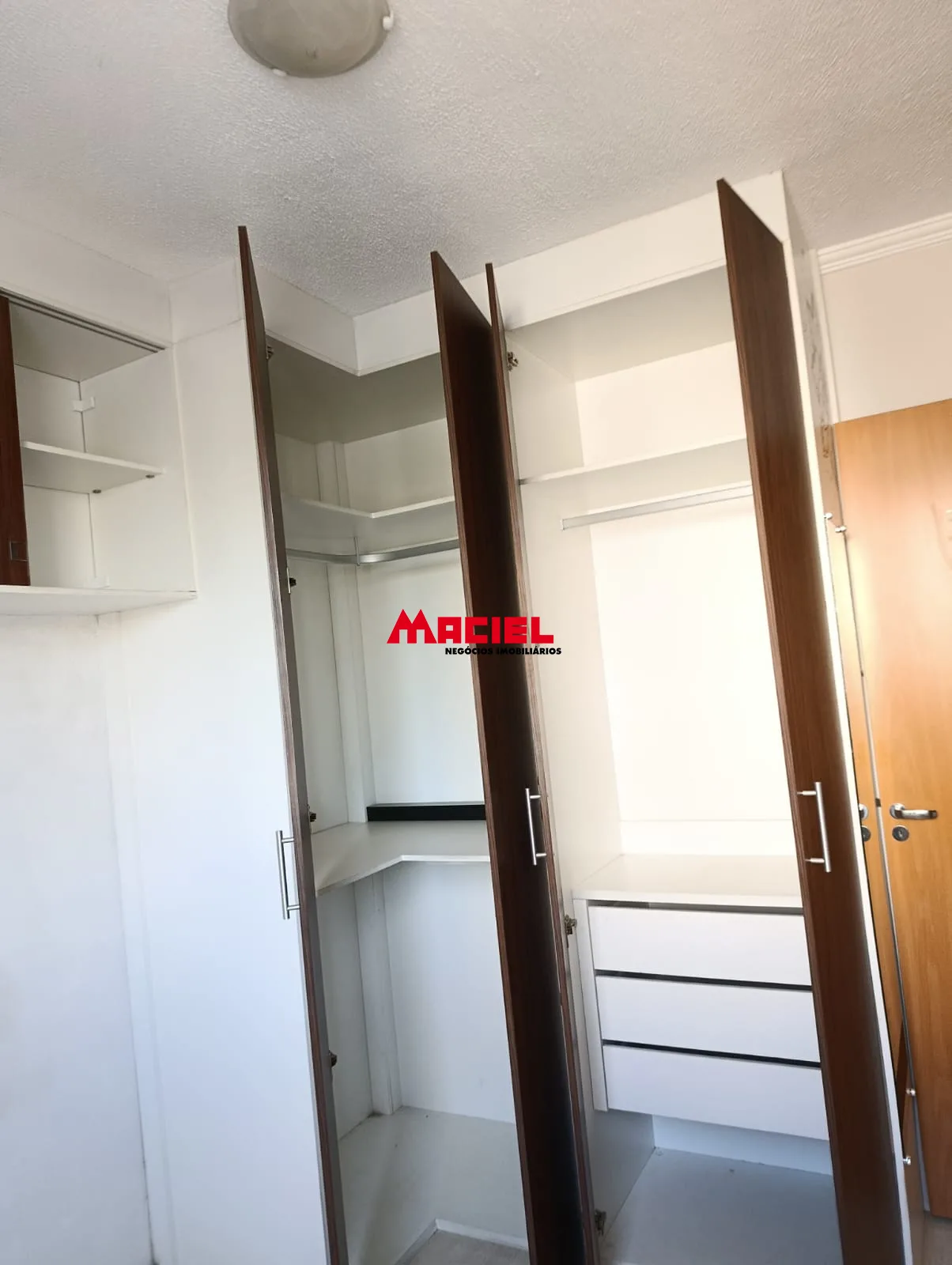 Alugar Apartamento / Padr&atilde;o em S&atilde;o Jos&eacute; dos Campos R$ 1.600,00 - Foto 8