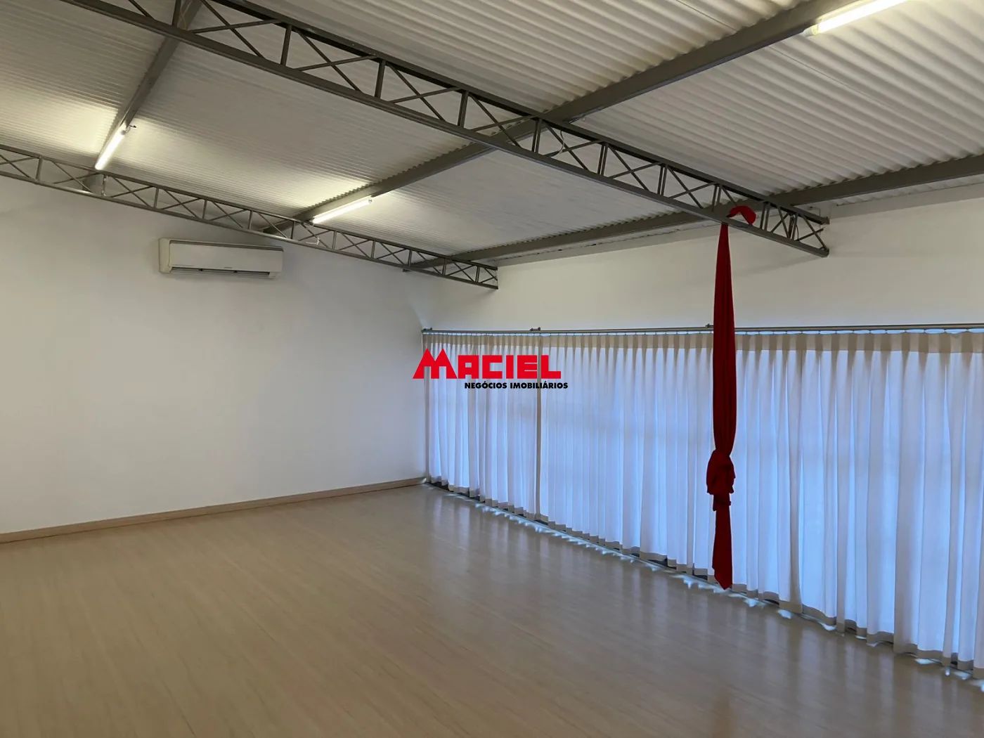 Alugar Comercial / Pr&eacute;dio em S&atilde;o Jos&eacute; dos Campos R$ 10.000,00 - Foto 37