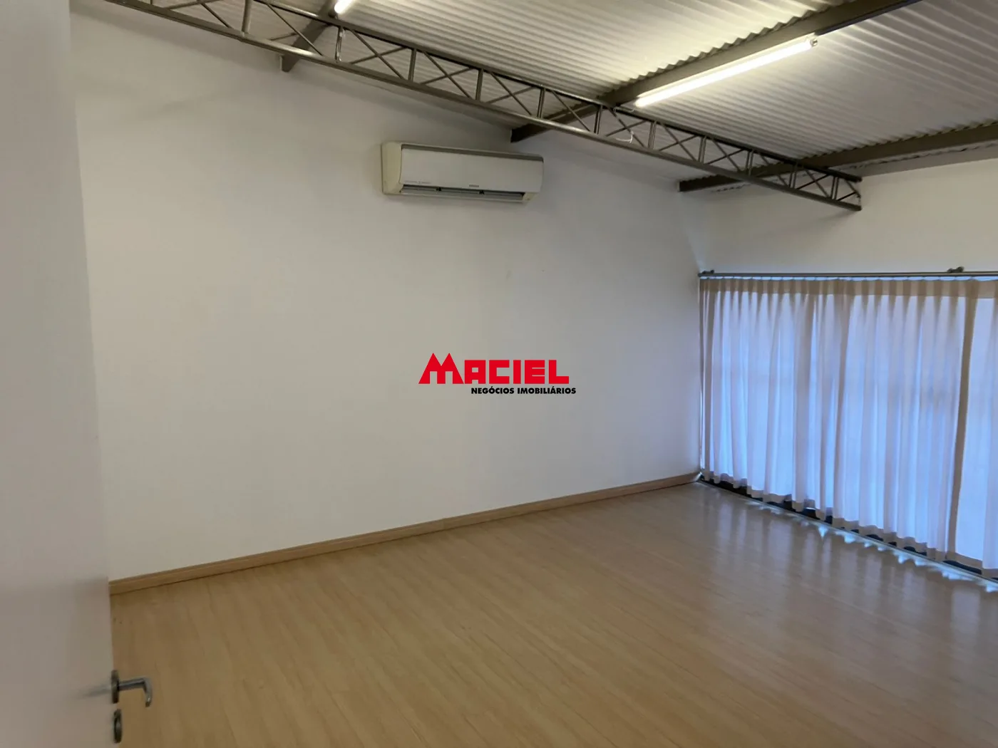 Alugar Comercial / Pr&eacute;dio em S&atilde;o Jos&eacute; dos Campos R$ 10.000,00 - Foto 41