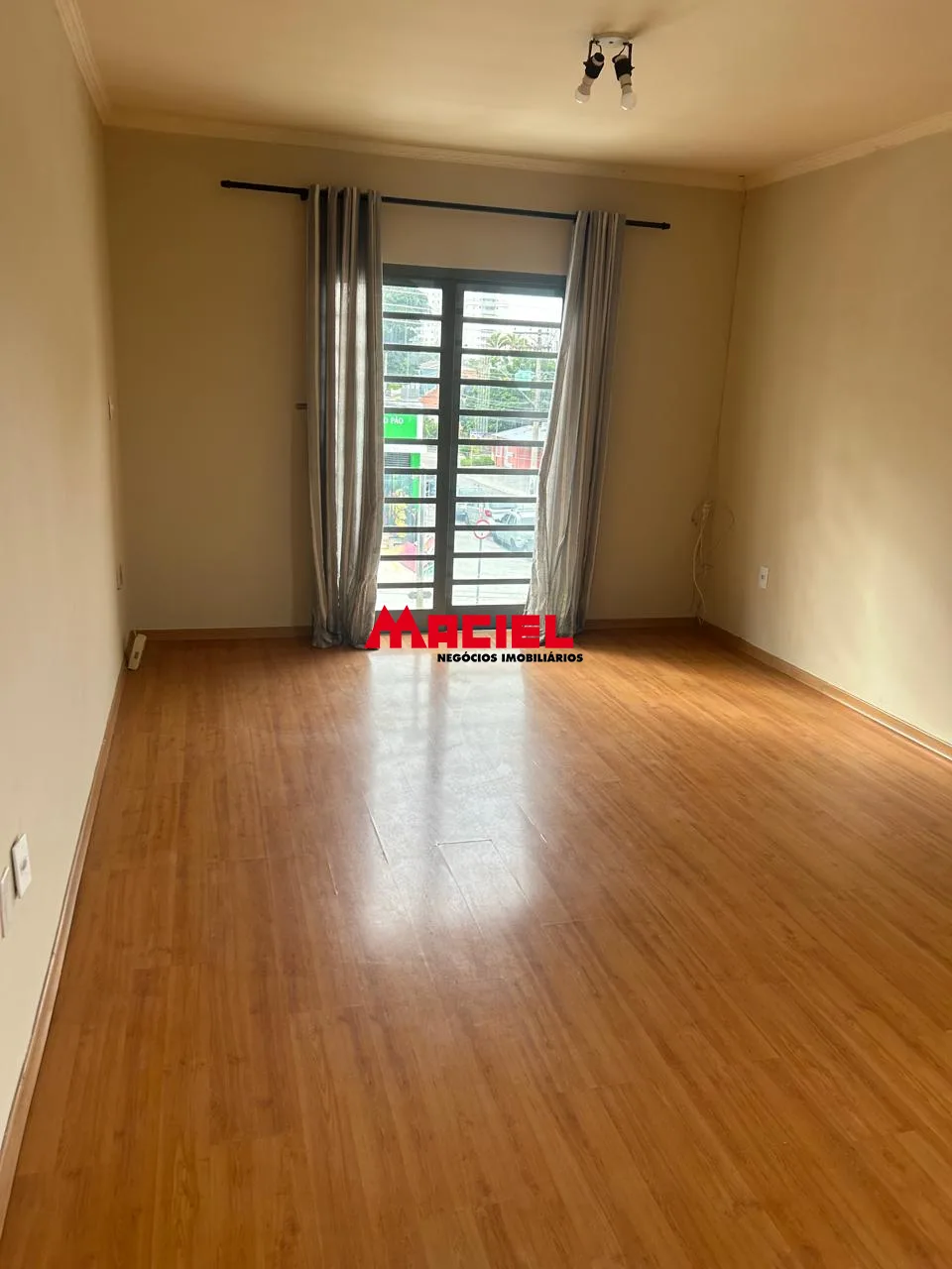 Alugar Casa / Sobrado em S&atilde;o Jos&eacute; dos Campos R$ 3.000,00 - Foto 3