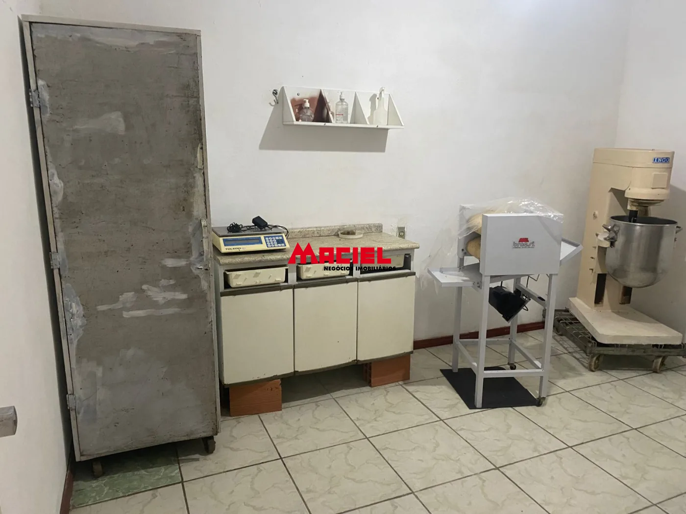 Alugar Comercial / Ponto Comercial em S&atilde;o Jos&eacute; dos Campos R$ 3.500,00 - Foto 1
