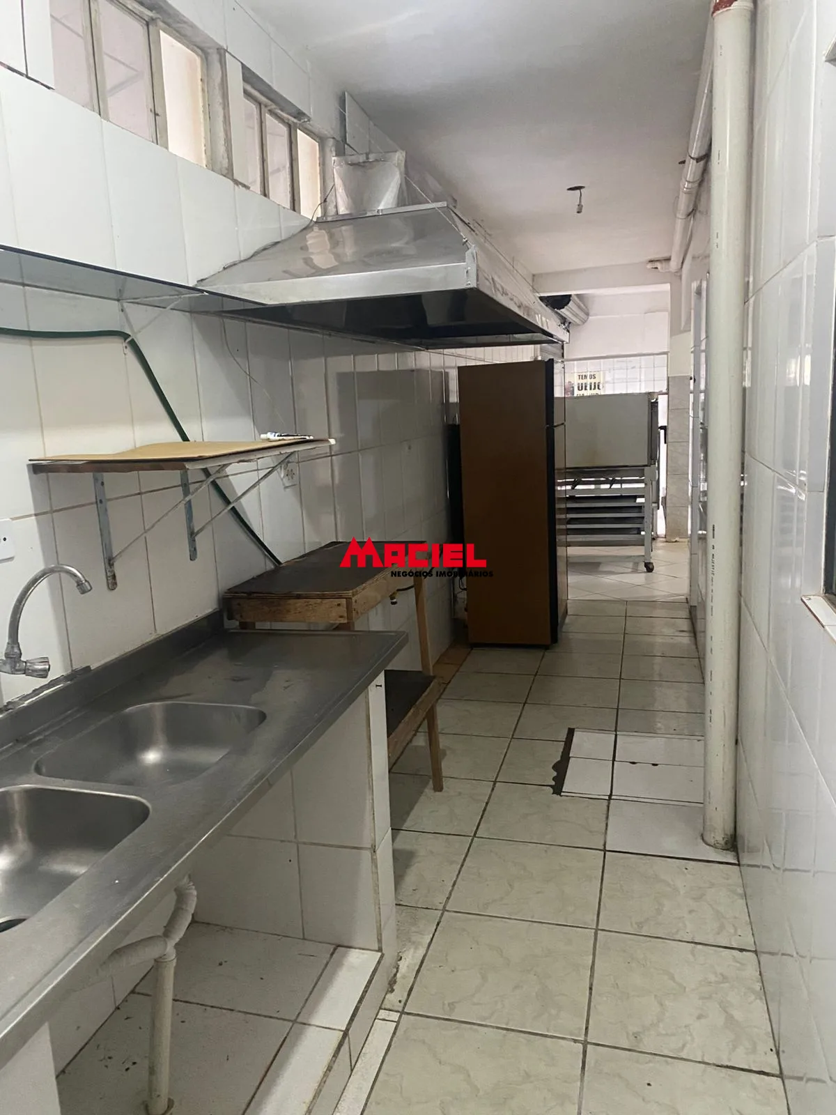Alugar Comercial / Ponto Comercial em S&atilde;o Jos&eacute; dos Campos R$ 3.500,00 - Foto 6