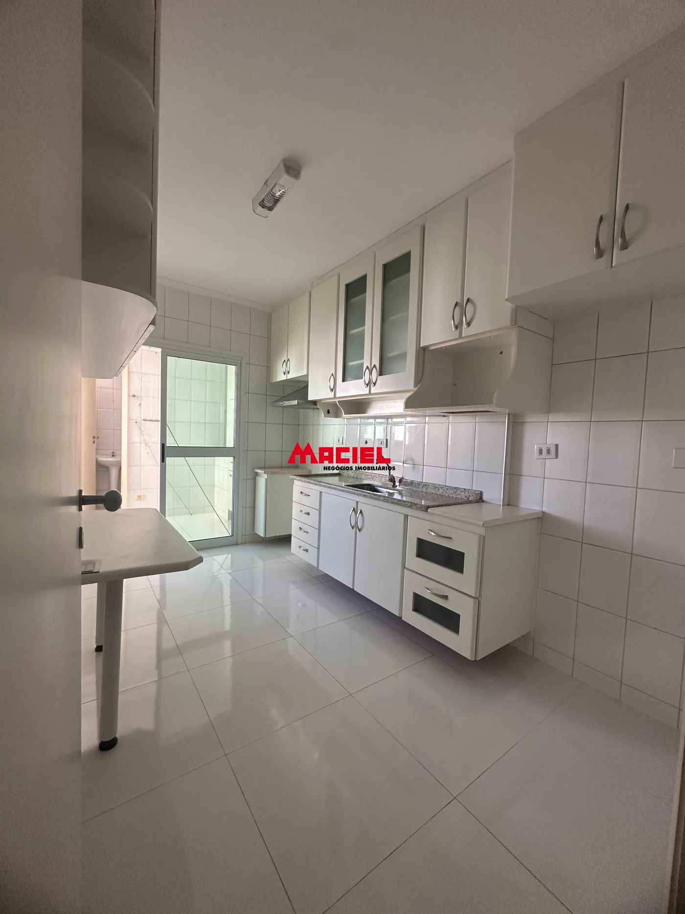 Alugar Apartamento / Padr&atilde;o em S&atilde;o Jos&eacute; dos Campos R$ 4.500,00 - Foto 4