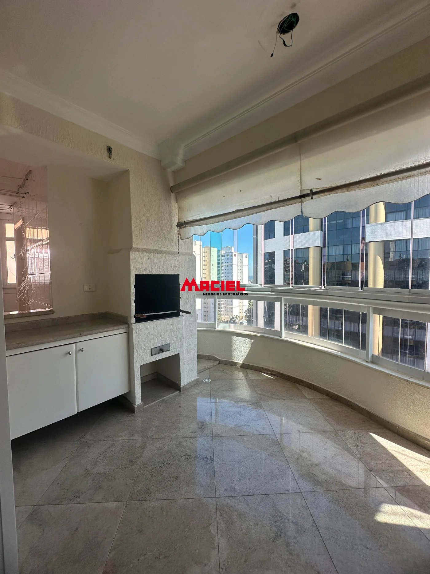 Alugar Apartamento / Padr&atilde;o em S&atilde;o Jos&eacute; dos Campos R$ 4.500,00 - Foto 1