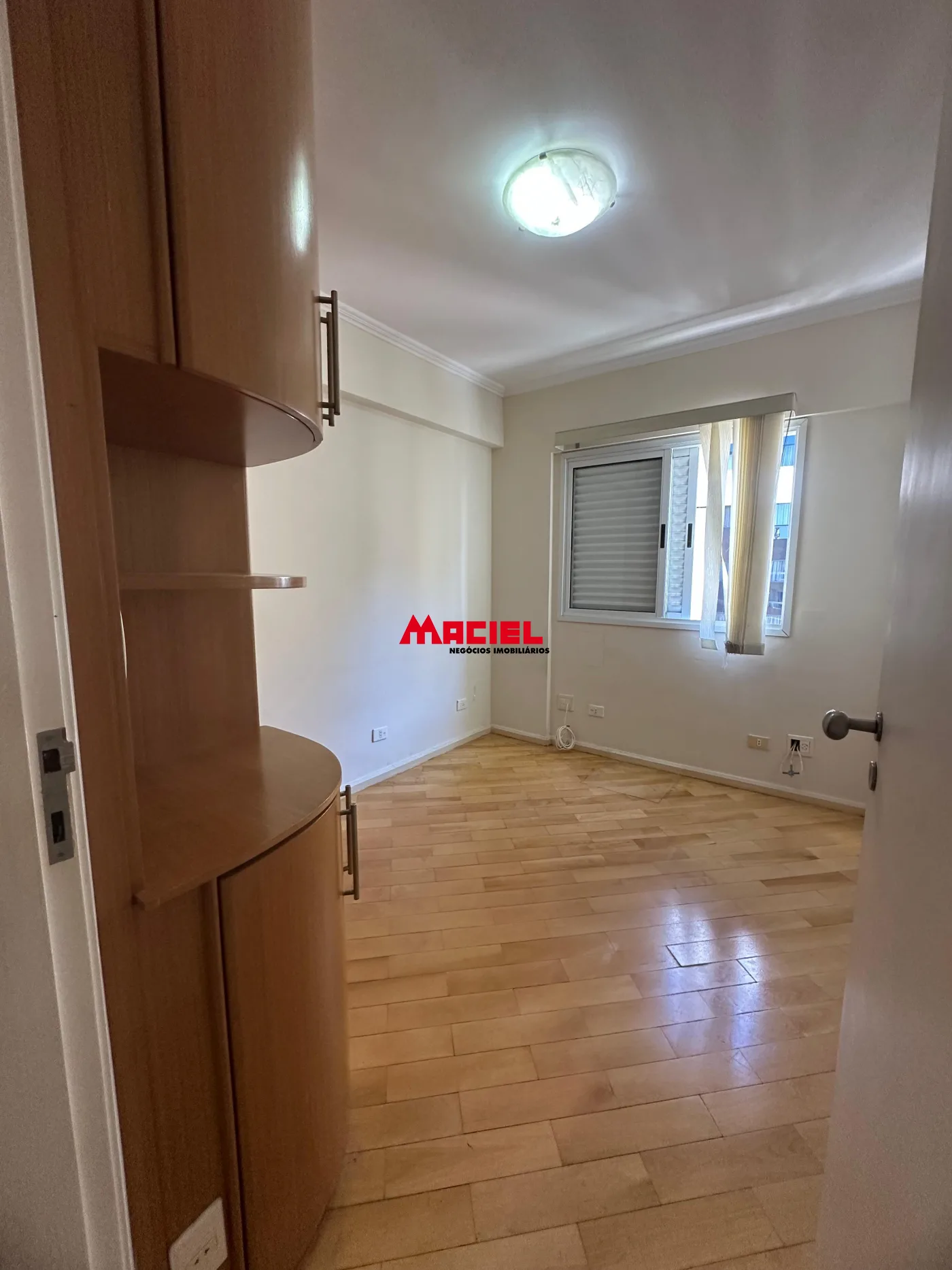 Alugar Apartamento / Padr&atilde;o em S&atilde;o Jos&eacute; dos Campos R$ 4.500,00 - Foto 8