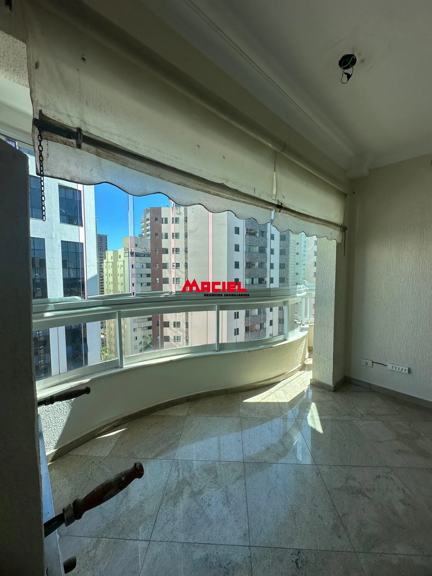 Alugar Apartamento / Padr&atilde;o em S&atilde;o Jos&eacute; dos Campos R$ 4.500,00 - Foto 2