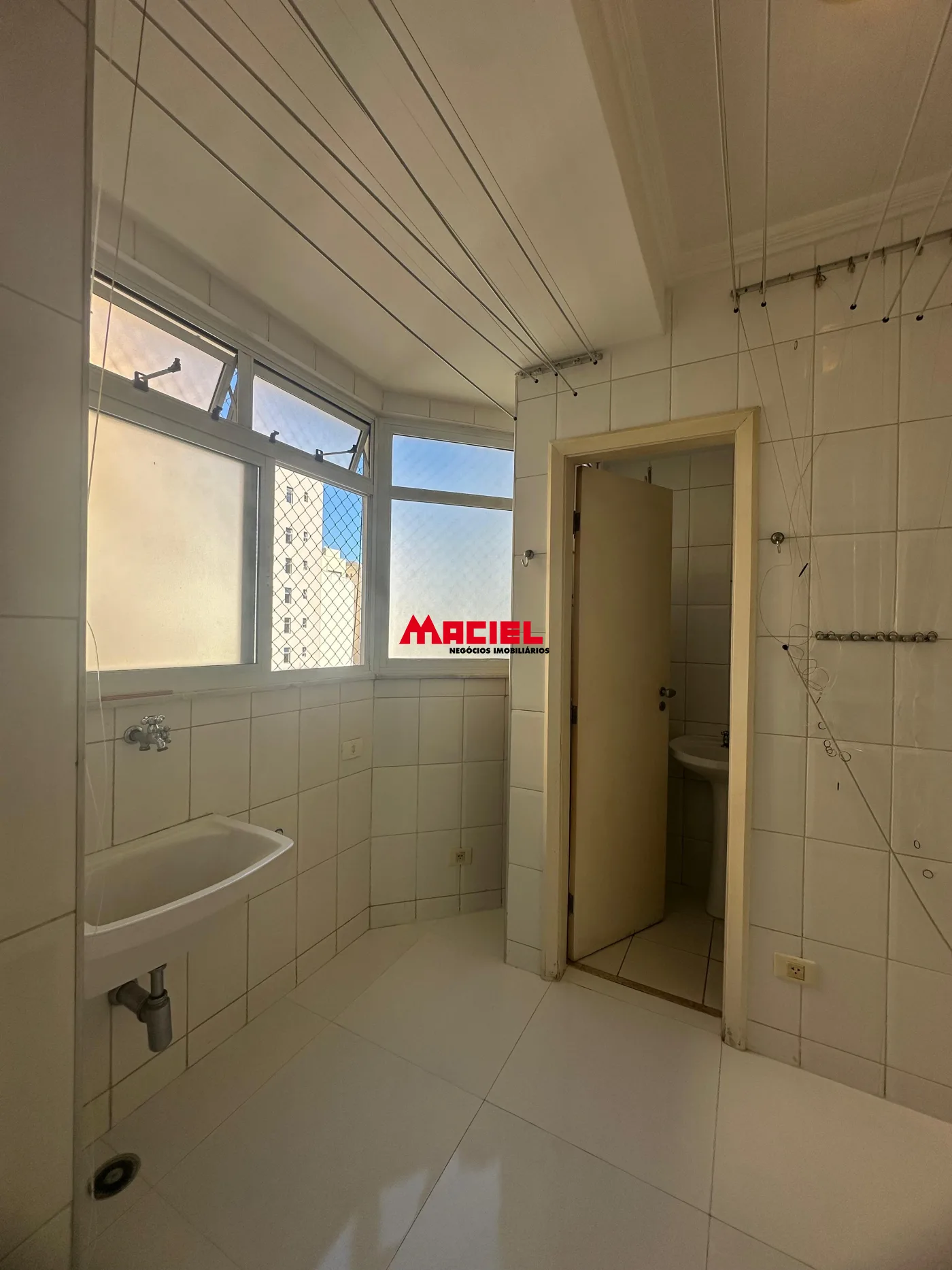Alugar Apartamento / Padr&atilde;o em S&atilde;o Jos&eacute; dos Campos R$ 4.500,00 - Foto 11