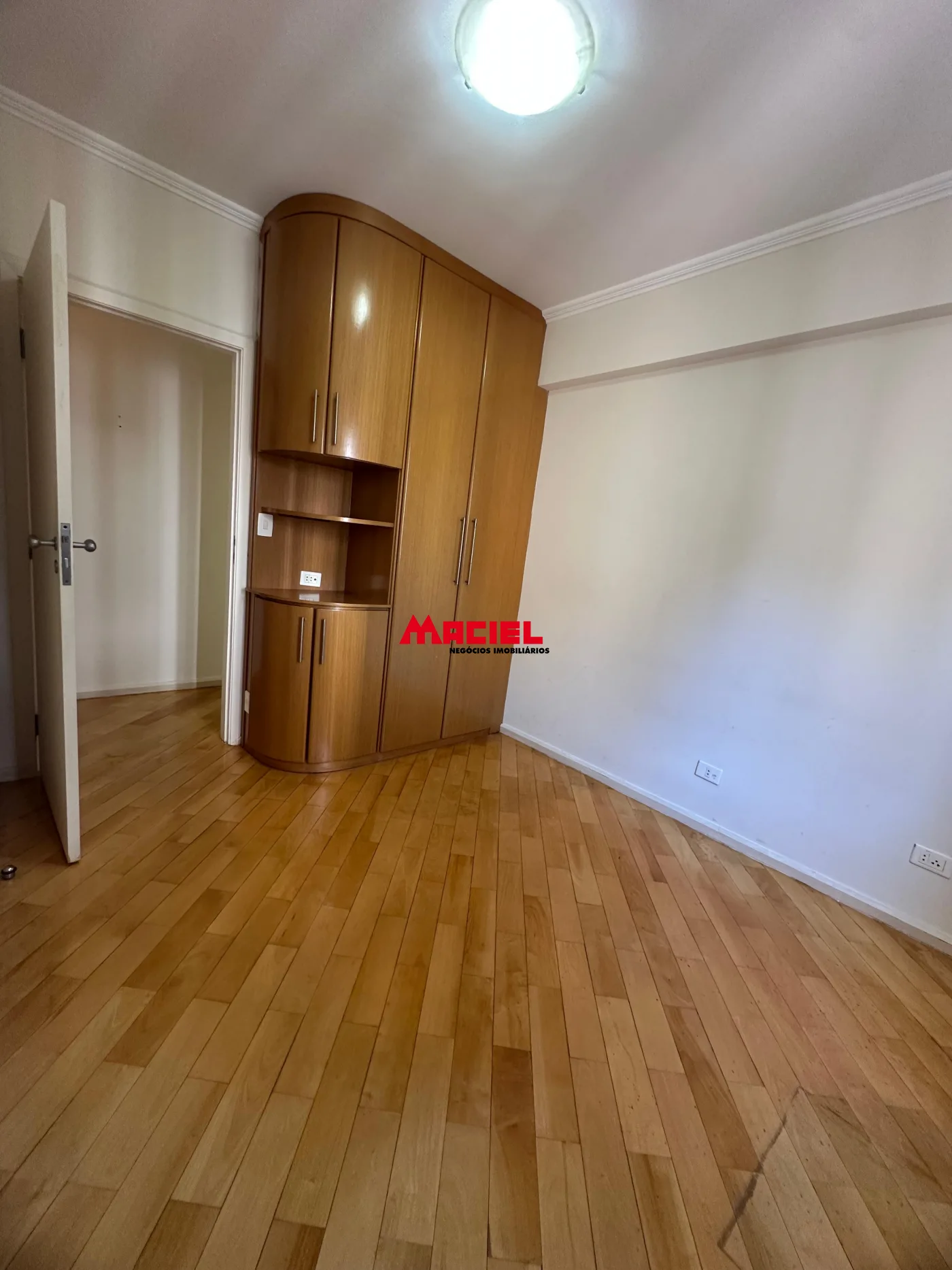 Alugar Apartamento / Padr&atilde;o em S&atilde;o Jos&eacute; dos Campos R$ 4.500,00 - Foto 12