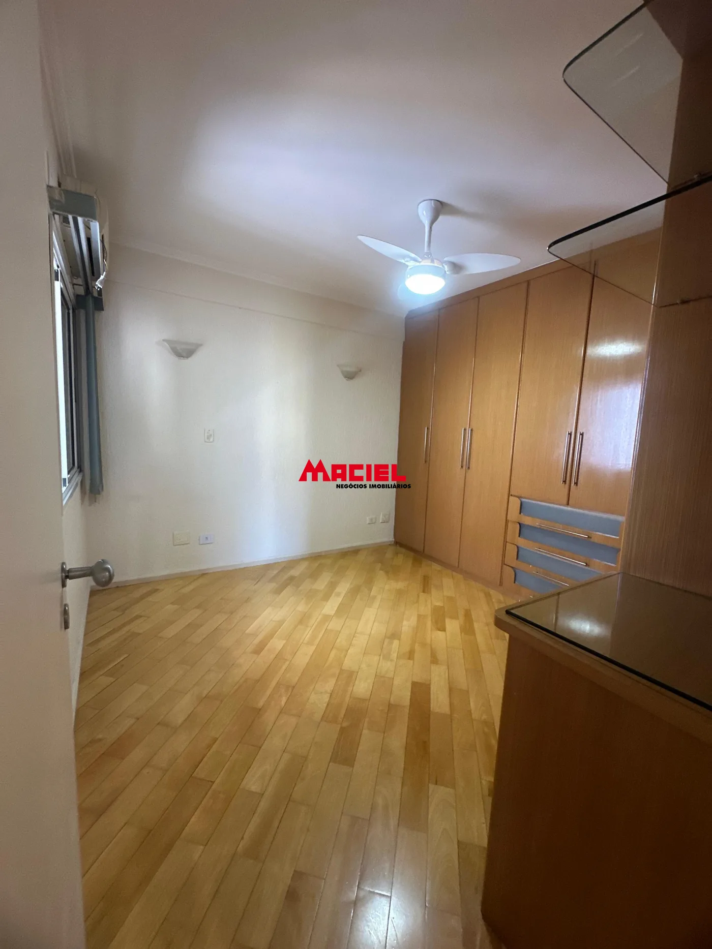 Alugar Apartamento / Padr&atilde;o em S&atilde;o Jos&eacute; dos Campos R$ 4.500,00 - Foto 14