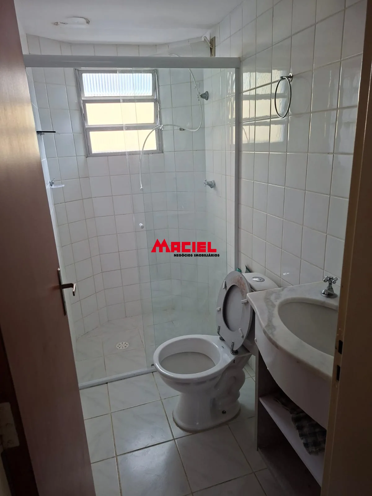Alugar Apartamento / Padr&atilde;o em S&atilde;o Jos&eacute; dos Campos R$ 1.800,00 - Foto 3