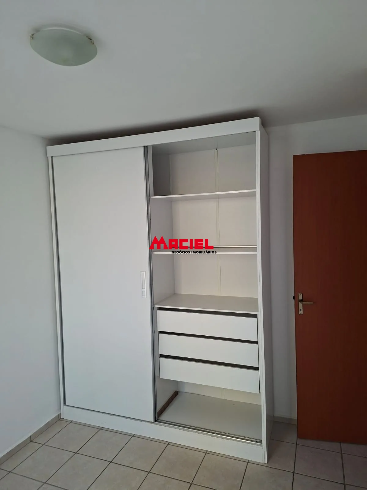 Alugar Apartamento / Padr&atilde;o em S&atilde;o Jos&eacute; dos Campos R$ 1.800,00 - Foto 6