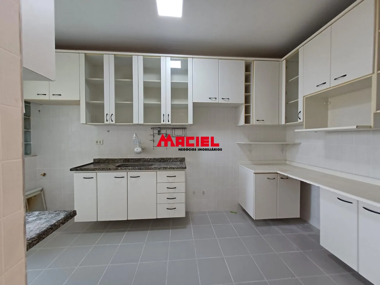 Alugar Apartamento / Padr&atilde;o em S&atilde;o Jos&eacute; dos Campos R$ 3.500,00 - Foto 4