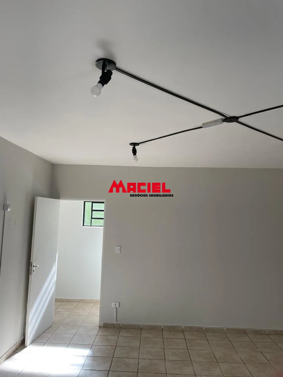 Alugar Comercial / Sala em S&atilde;o Jos&eacute; dos Campos R$ 2.200,00 - Foto 1