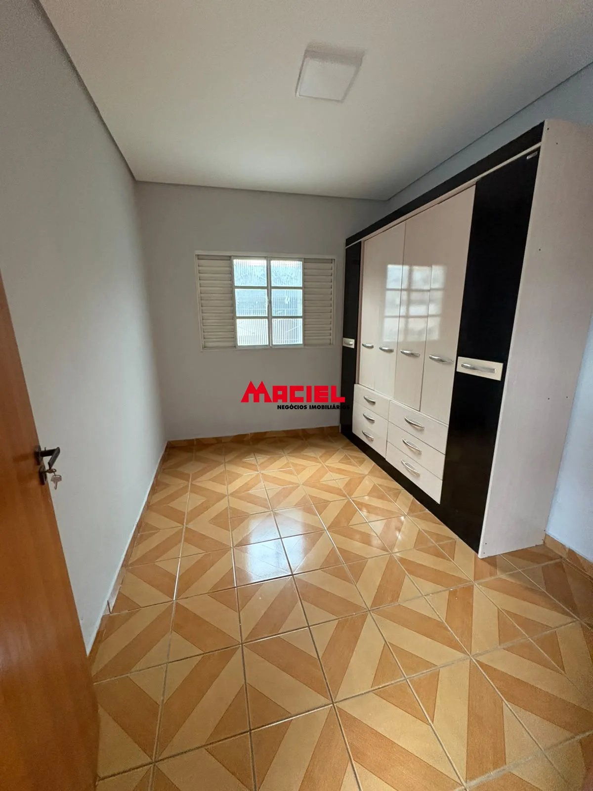 Alugar Casa / Padr&atilde;o em S&atilde;o Jos&eacute; dos Campos R$ 2.800,00 - Foto 1